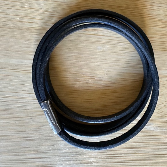 Black Leather Wrap Bracelet w/ Magnetic Clasp - Picture 7 of 9